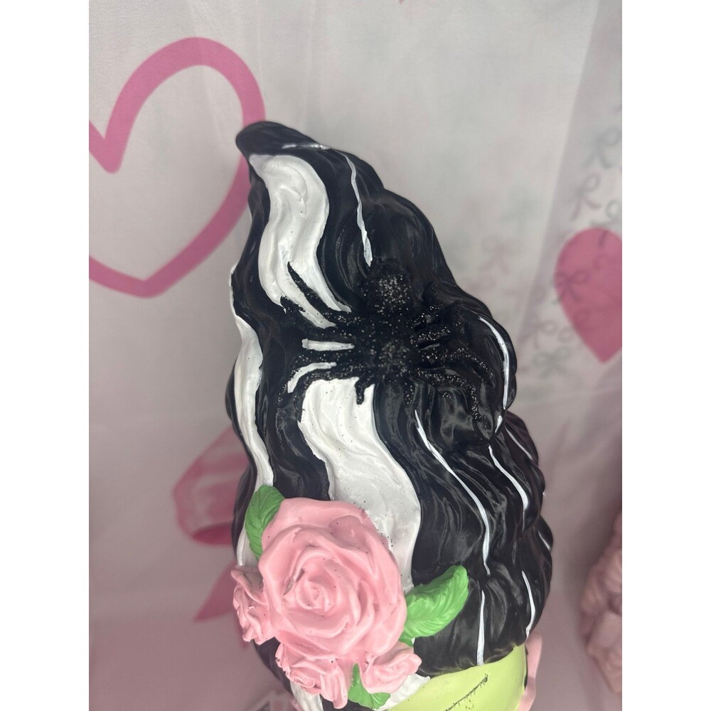 NEW Halloween/Summerween Bride Bust Decor - Picture 2 of 7